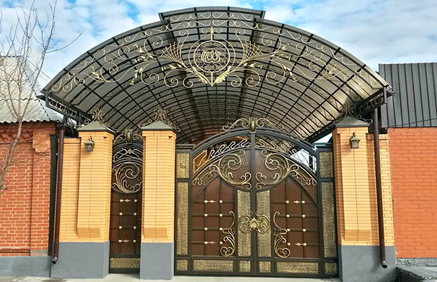 Купить или заказать ворота для дома с навесом - стильные и надежные решения для вашего участка в Конаково от 42744 руб | Компания Титанзабор